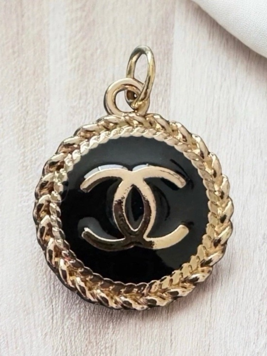 CHANEL Jewelry - CHANEL Vintage CC Medallion Charm Pendant Gold Tone Black Enamel Rope Frame Rare